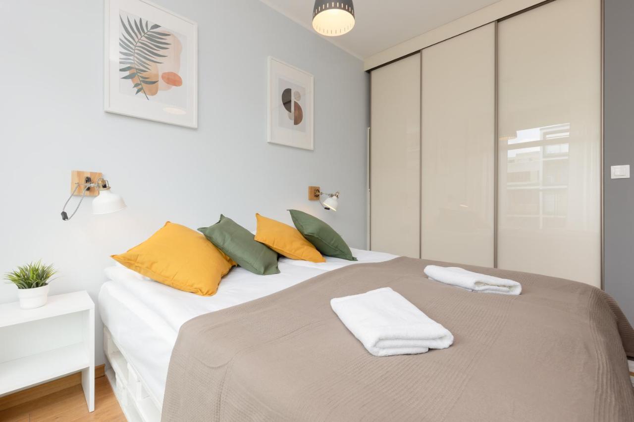 Apartment Cozy & Sunny For 4 Guests Kolejowa By Renters Warsaw