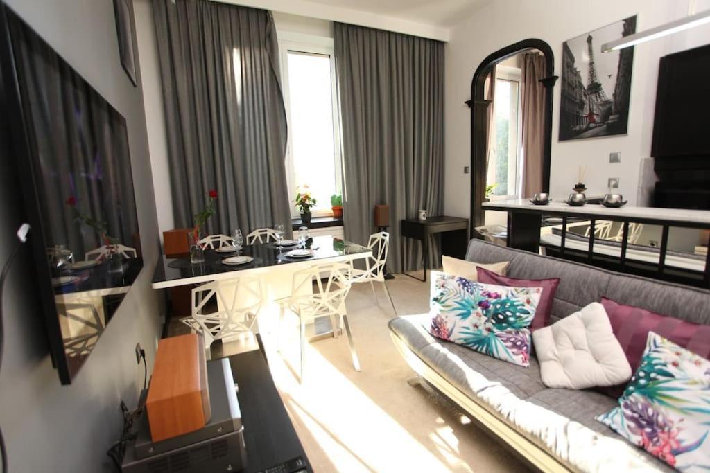 Emilii Plater 36, Centrum Apartament Warszawa