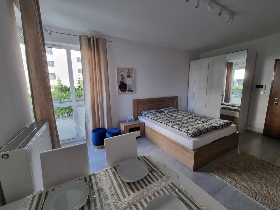 King-size Bed With Garden Apartment