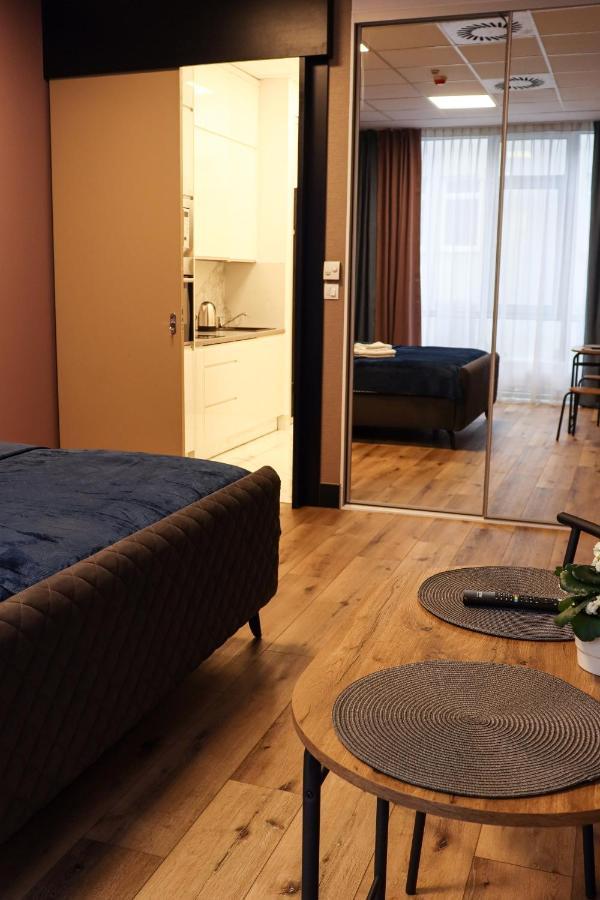 Apart Apartment *