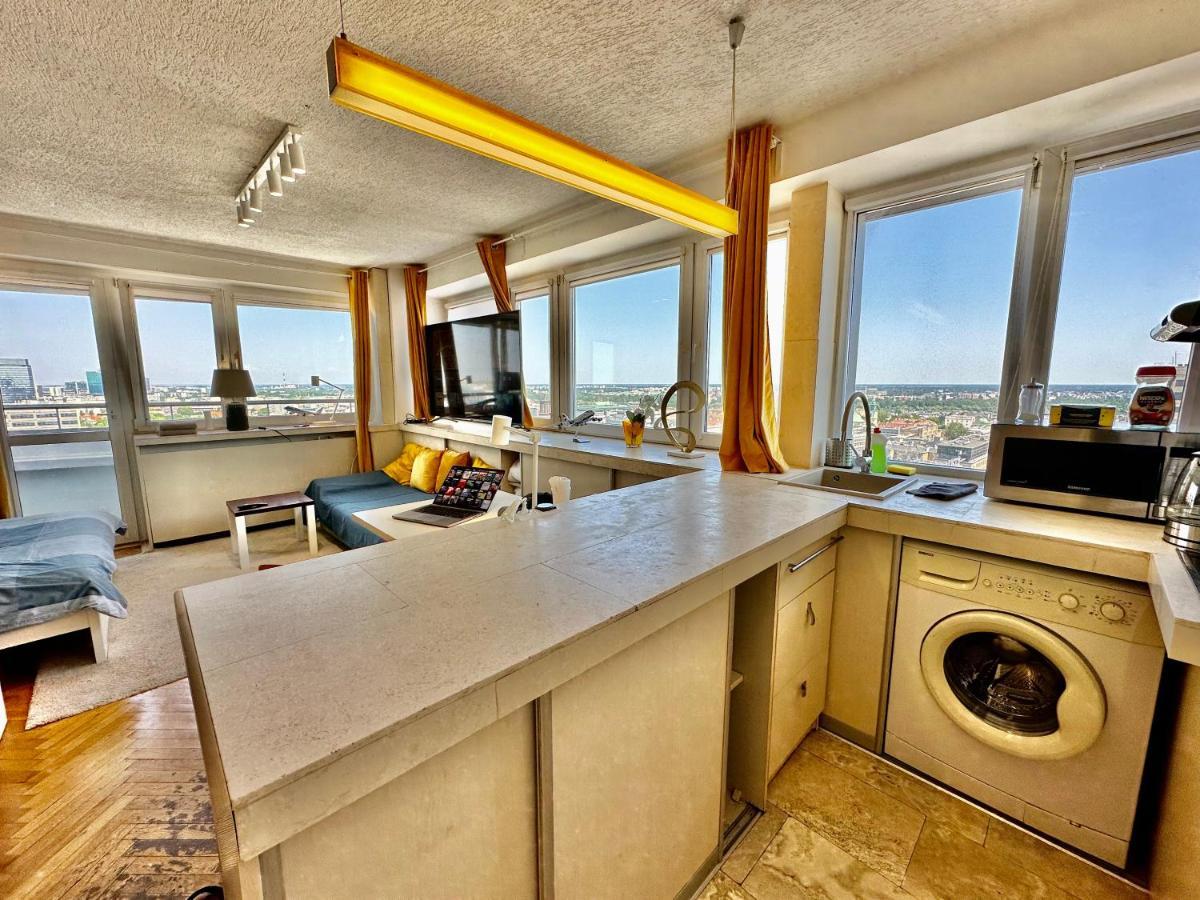 Sun Clima/ac Metro X2 Fast Wifi 500 Mbs 70'tv Netflix Appletv Hbo Apartment Warsaw