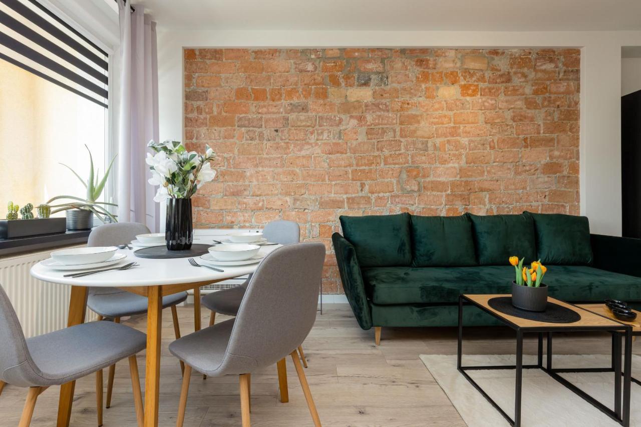 Grojecka Studio For 3 Guests With Balcony By Renters Apartment *