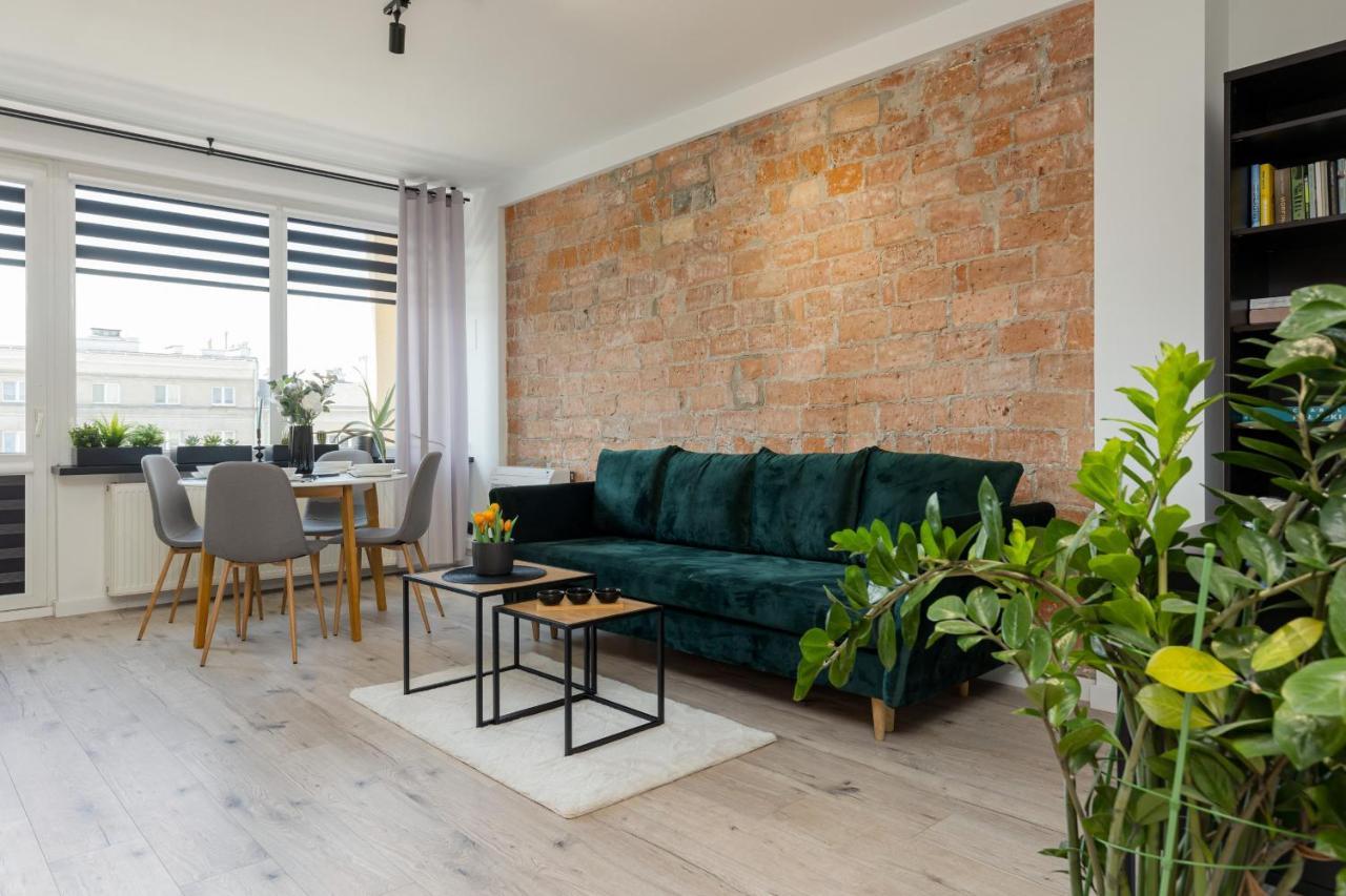 Grojecka Studio For 3 Guests With Balcony By Renters Apartment *