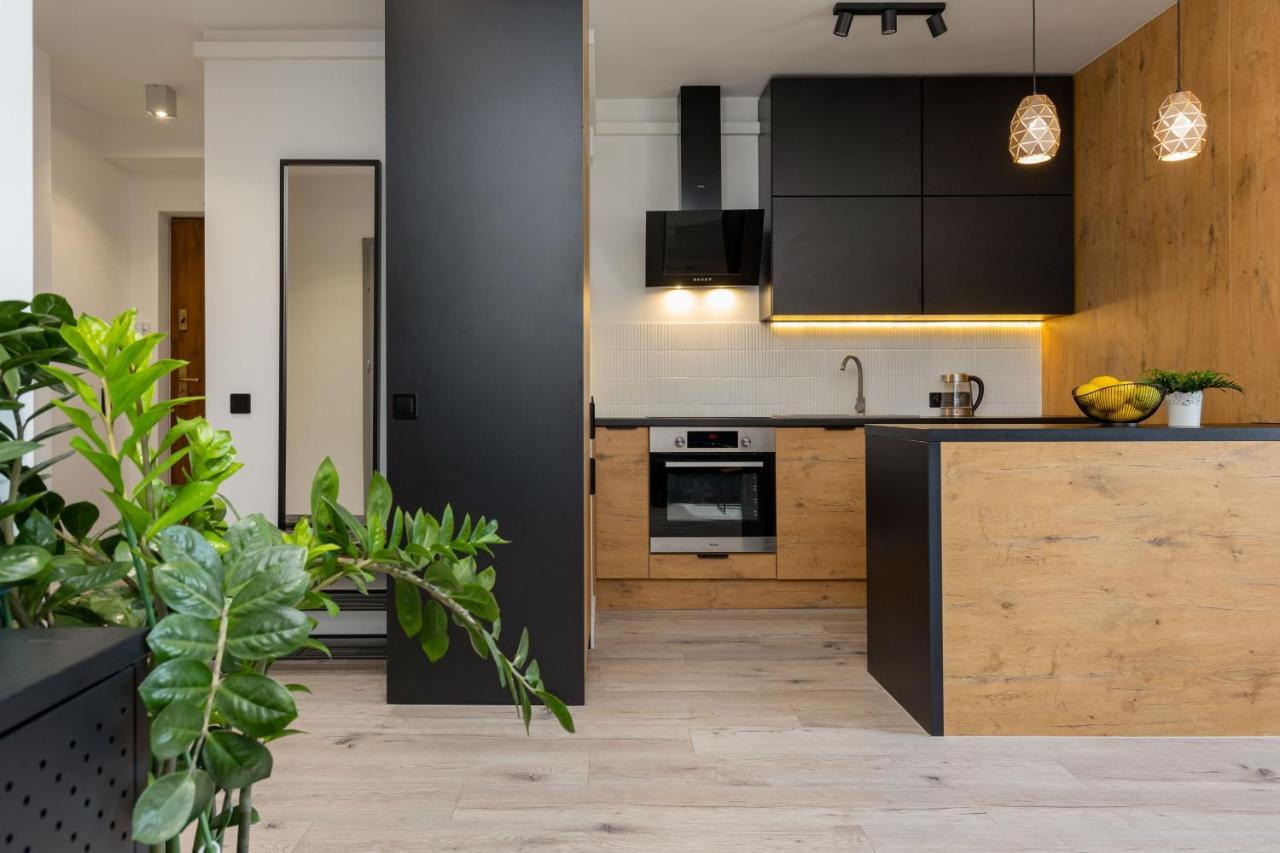 Grojecka Studio For 3 Guests With Balcony By Renters * Warschau