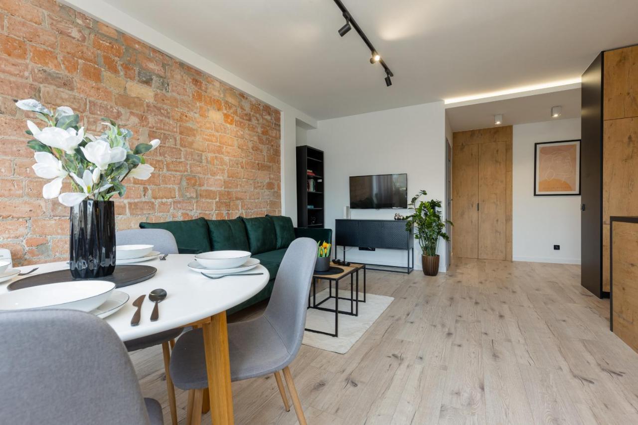 Grojecka Studio For 3 Guests With Balcony By Renters * Warschau