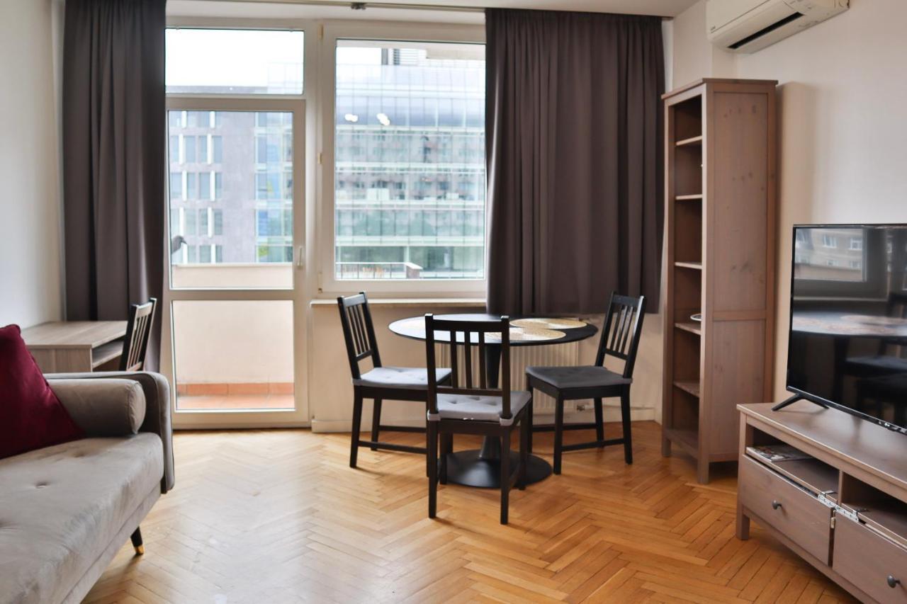 The View In The City! Palace Of Cultur And Science! Metro Centrum - After Renovations Apartment *