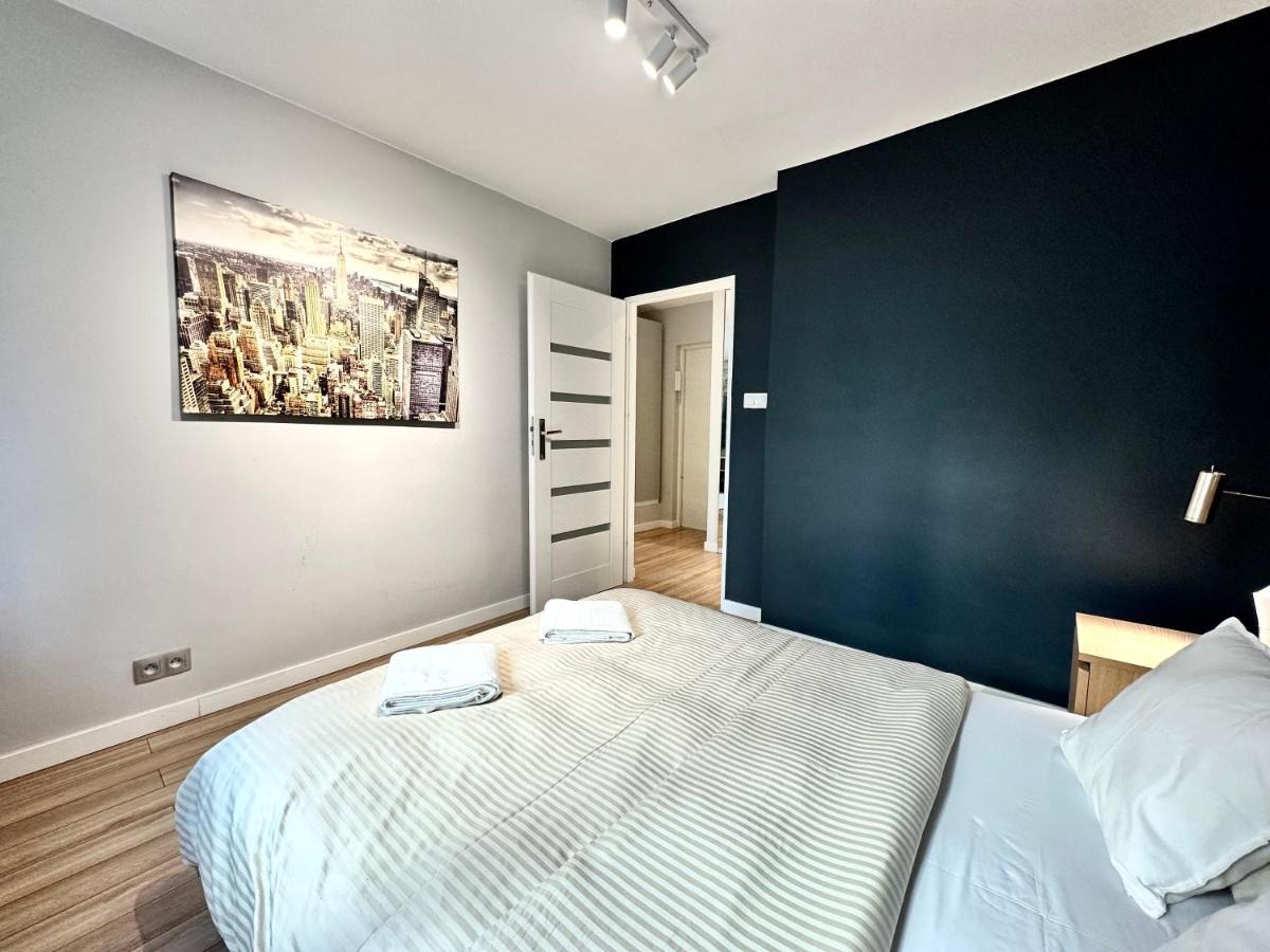 Apartment Neon 3 Silence Metro Wifi 85'tv Netflix Hbo *