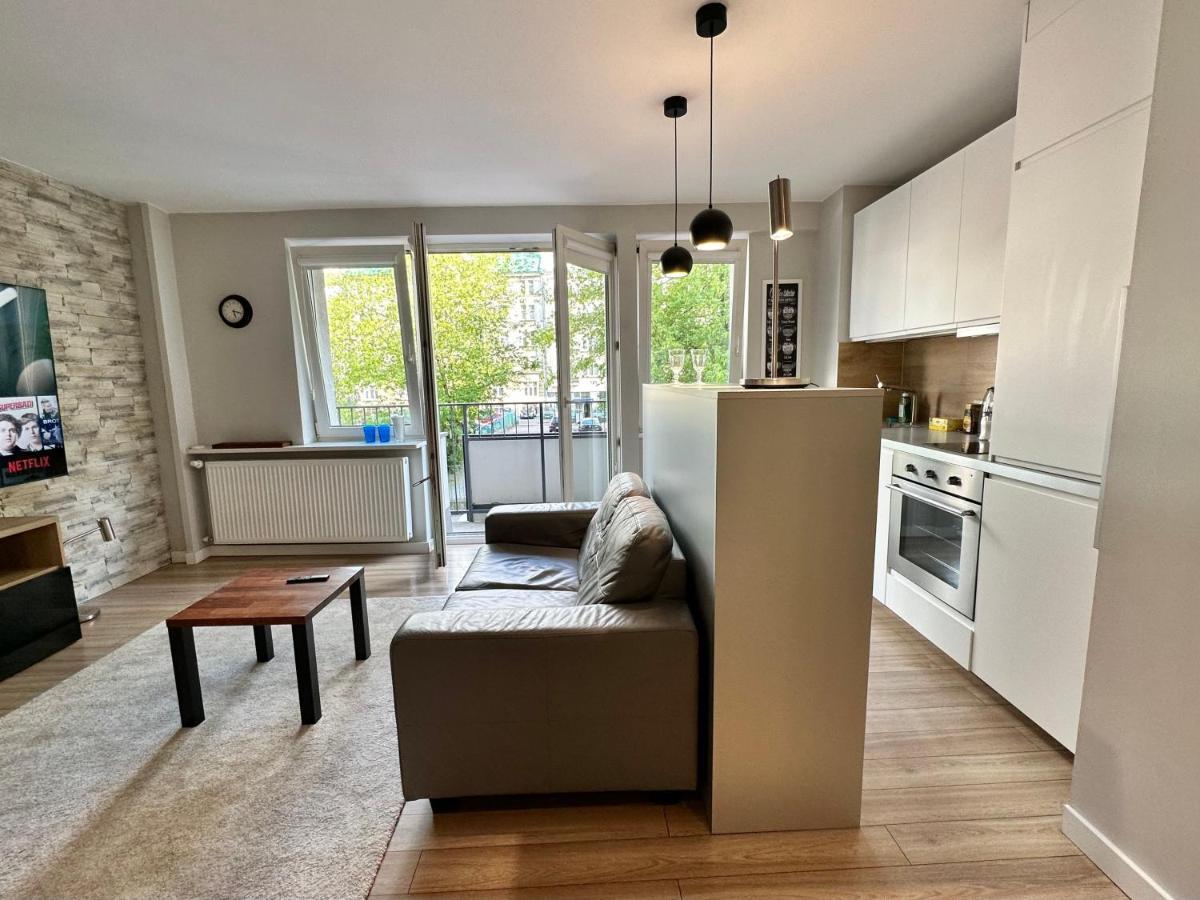 Apartment Neon 3 Silence Metro Wifi 85'tv Netflix Hbo