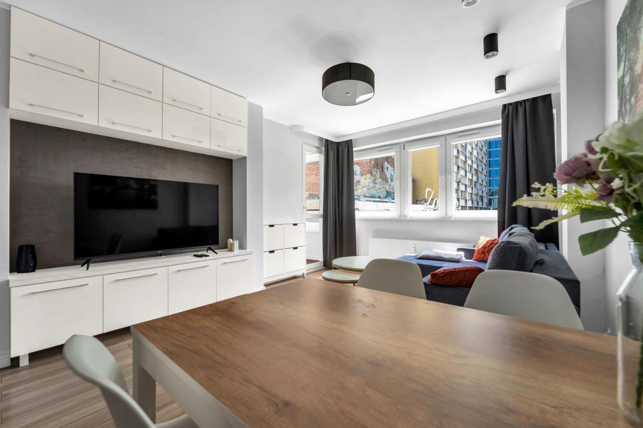 Apartment Chmielna Downtown - Center, Aircon - By Rentujemy *