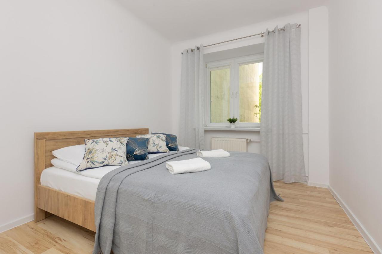 Bright Wola Near Metro Station By Renters Apartment *