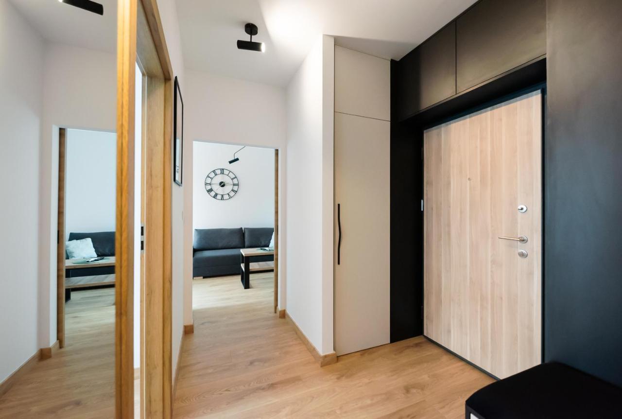 Wola Skwer Sunny Apartment Warsaw