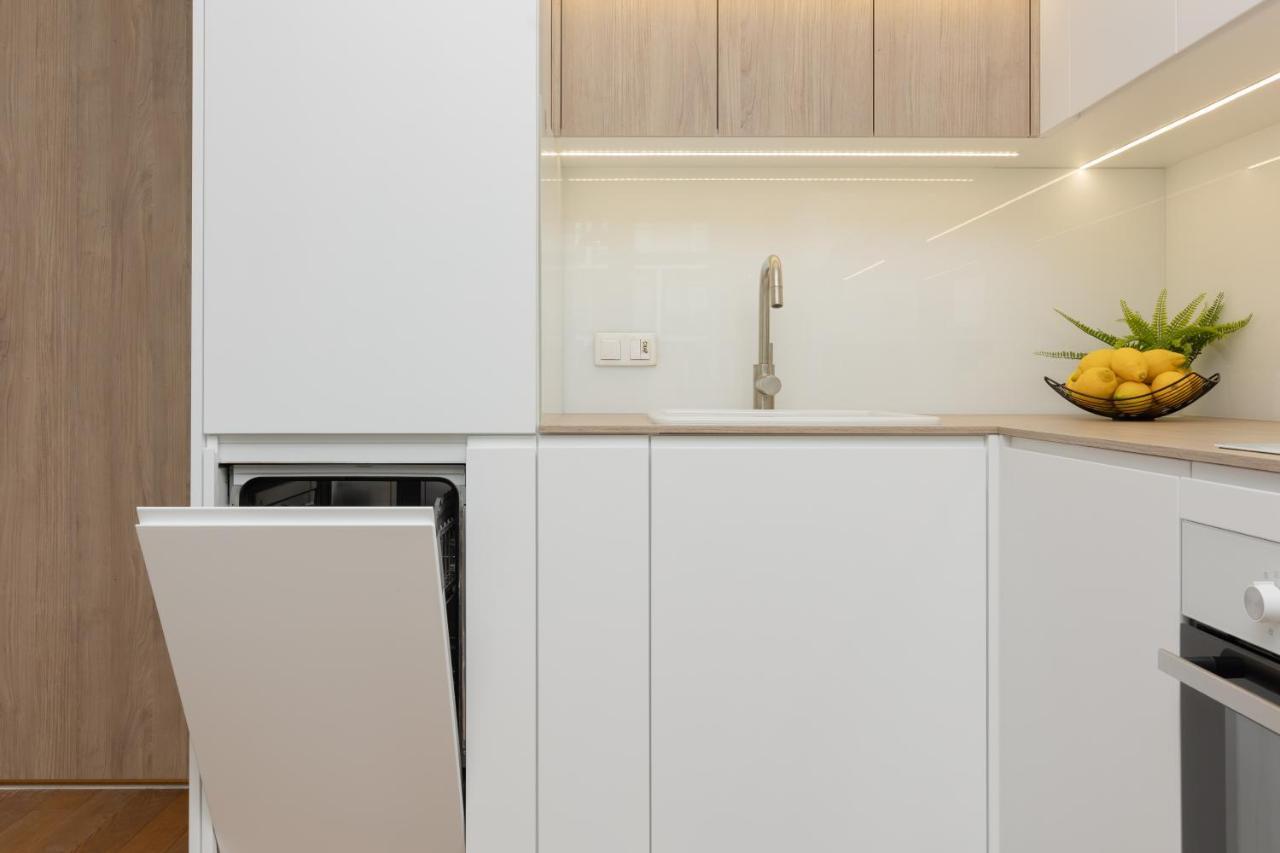 Cozy & Sunny For 4 Guests Kolejowa By Renters * Warsaw