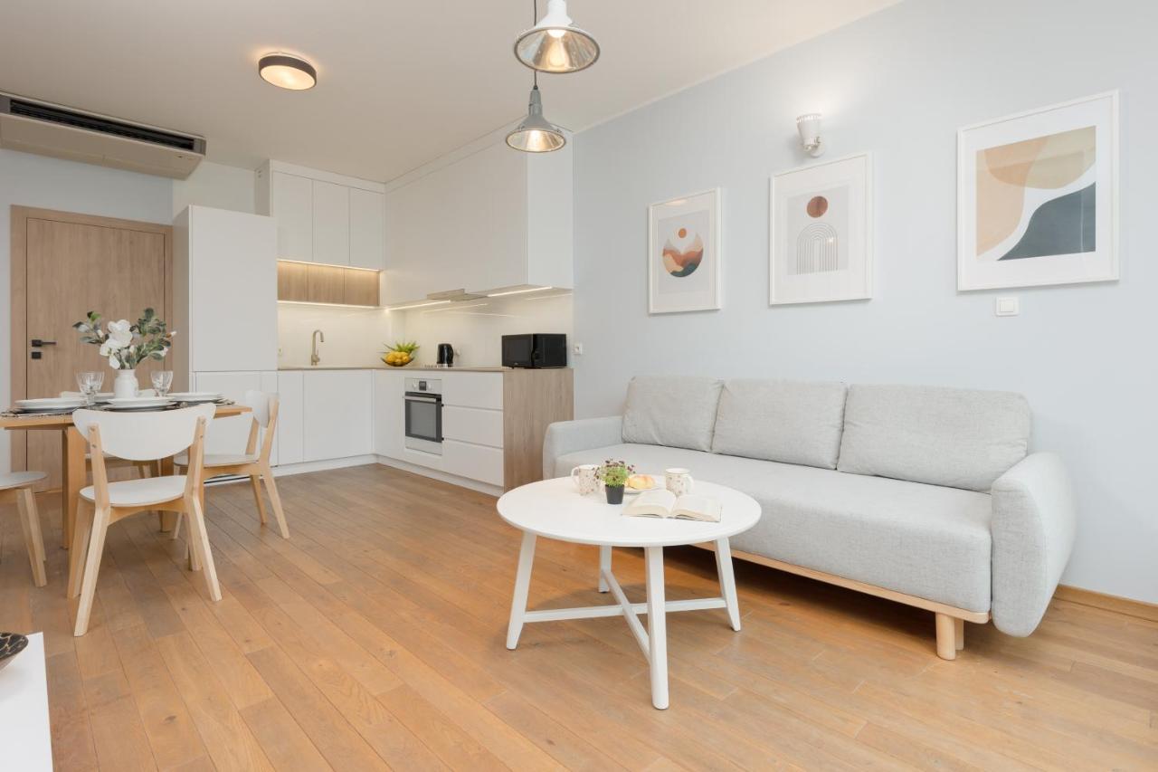 Apartment Cozy & Sunny For 4 Guests Kolejowa By Renters