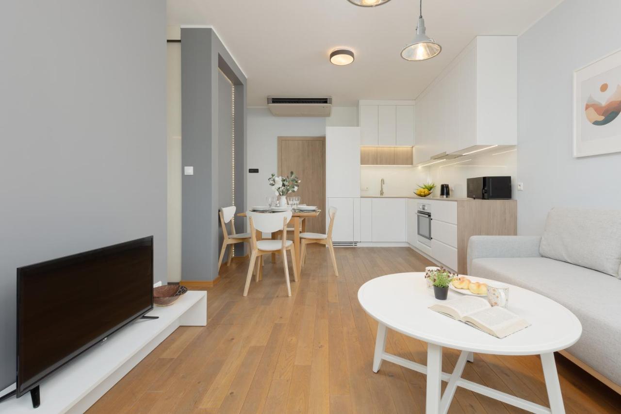 Apartment Cozy & Sunny For 4 Guests Kolejowa By Renters