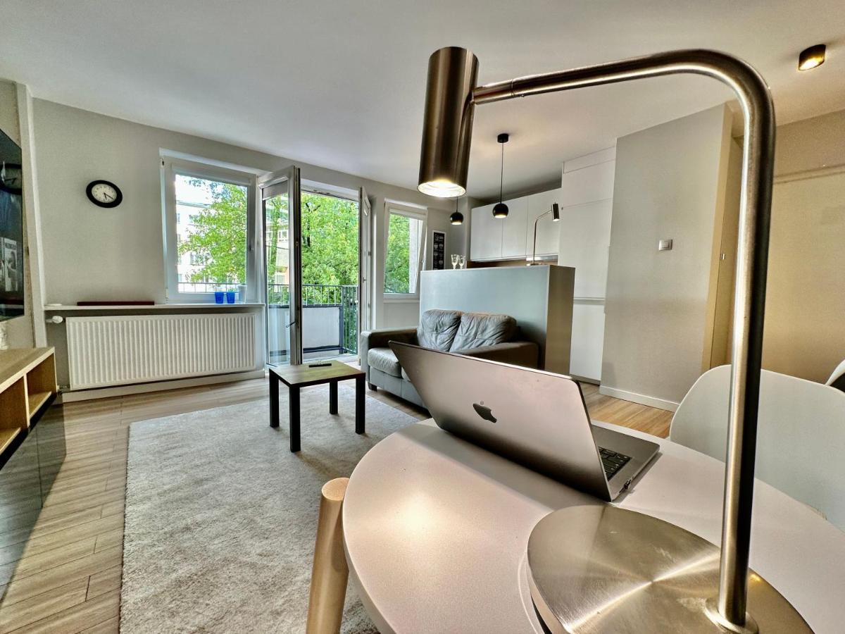 Neon 3 Silence Metro Wifi 85'tv Netflix Hbo Apartment