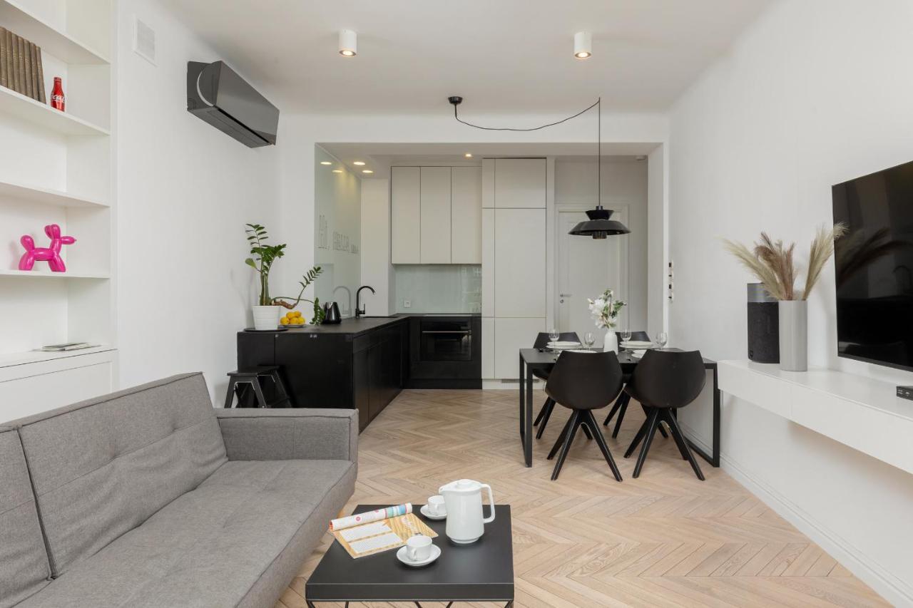 Trendy Marszalkowska With View Near Ogrod Saski By Renters Apartment