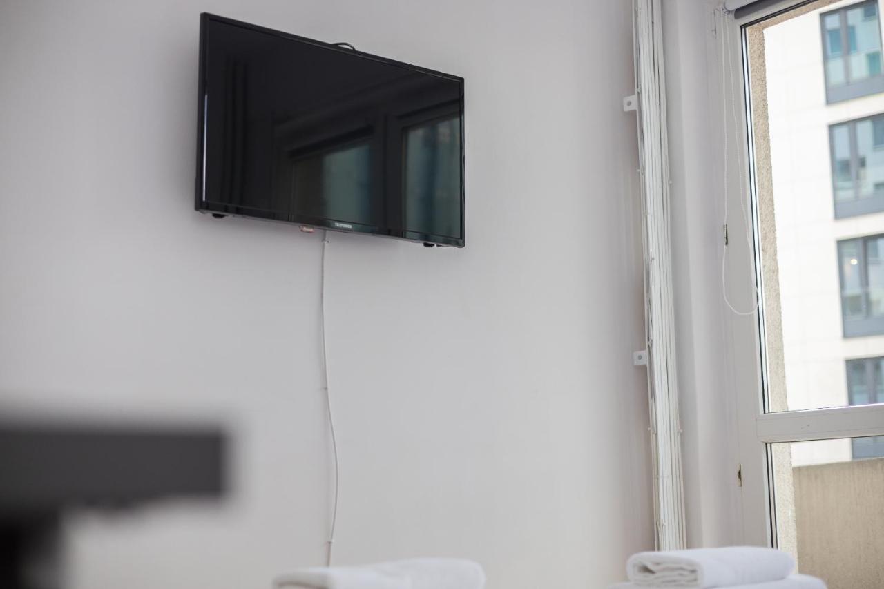 Tamka Powisle White Studio