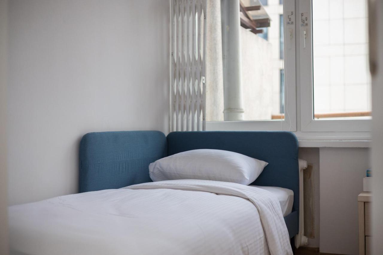 Tamka Powisle White Studio Apartment Warsaw