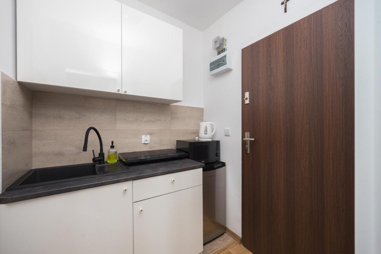 Tamka Powisle White Studio Apartment Warsaw