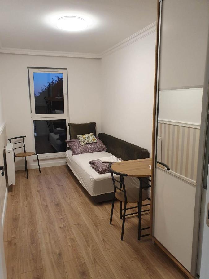 Homestay 3 Pokojowy Lub W Mieszkaniu W Nowym Bloku Warsaw