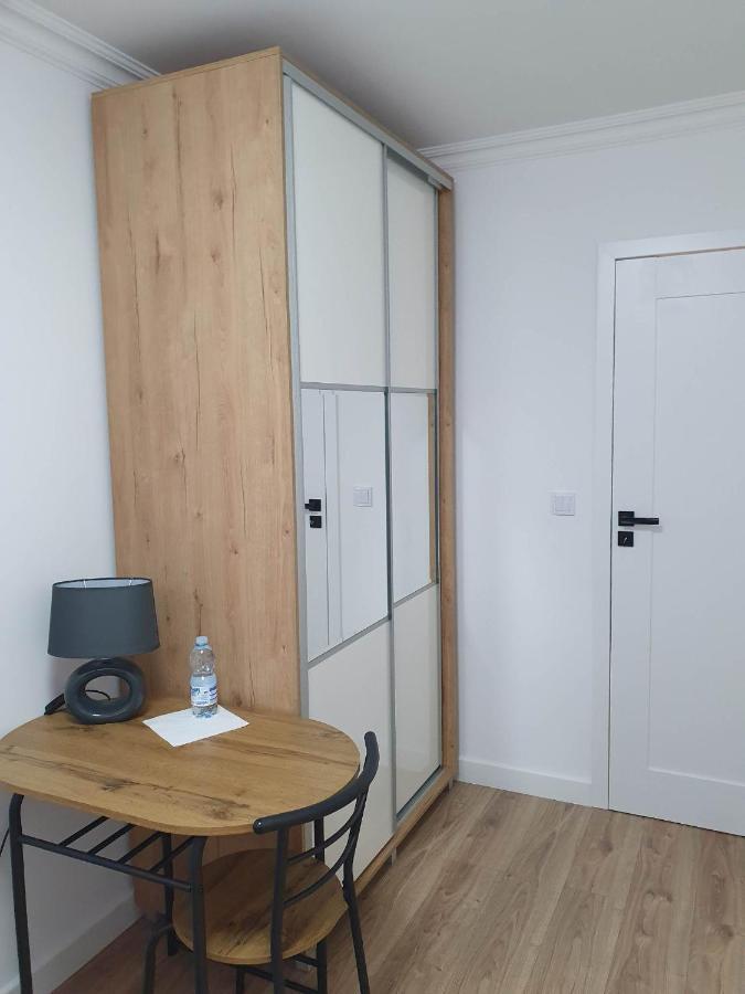 Homestay 3 Pokojowy Lub W Mieszkaniu W Nowym Bloku Warsaw