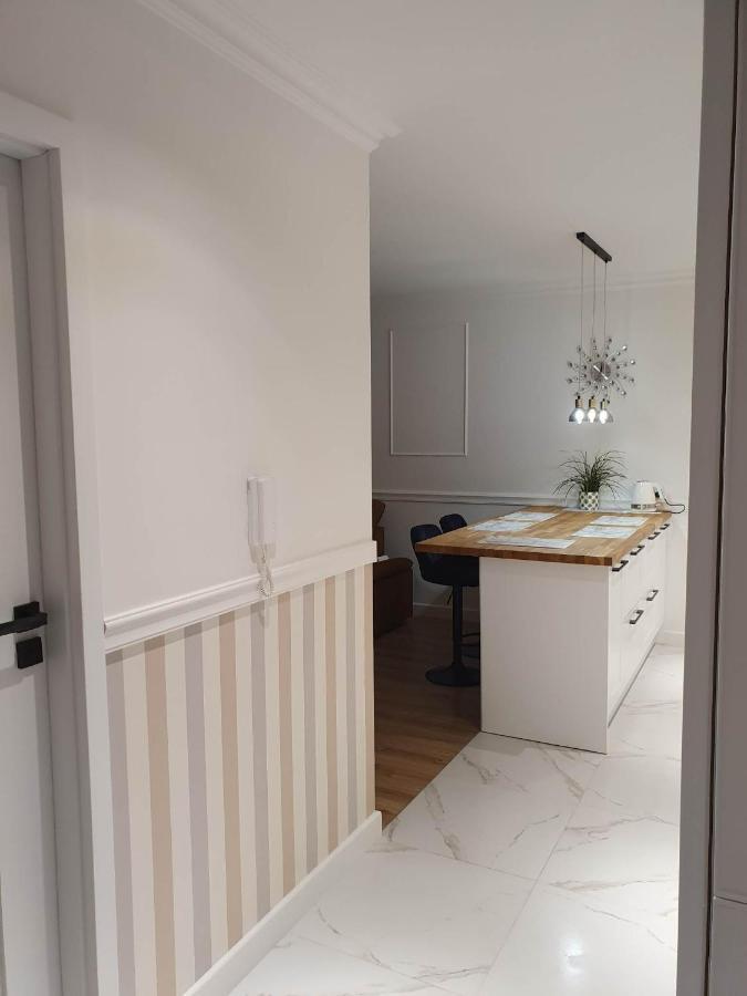 Homestay 3 Pokojowy Lub W Mieszkaniu W Nowym Bloku Warsaw