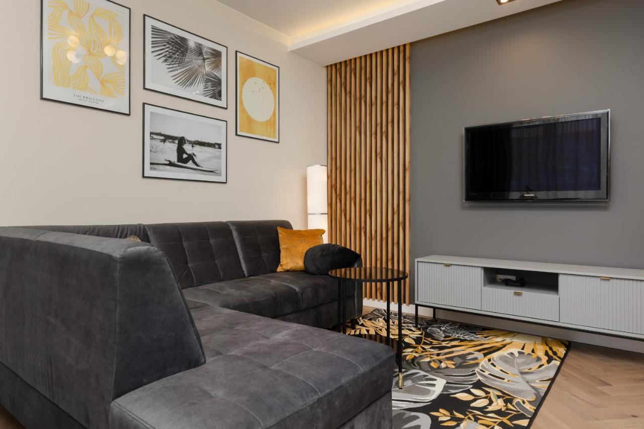 Stunning Family Ursynow With Parking & Balcony By Renters Warszawa