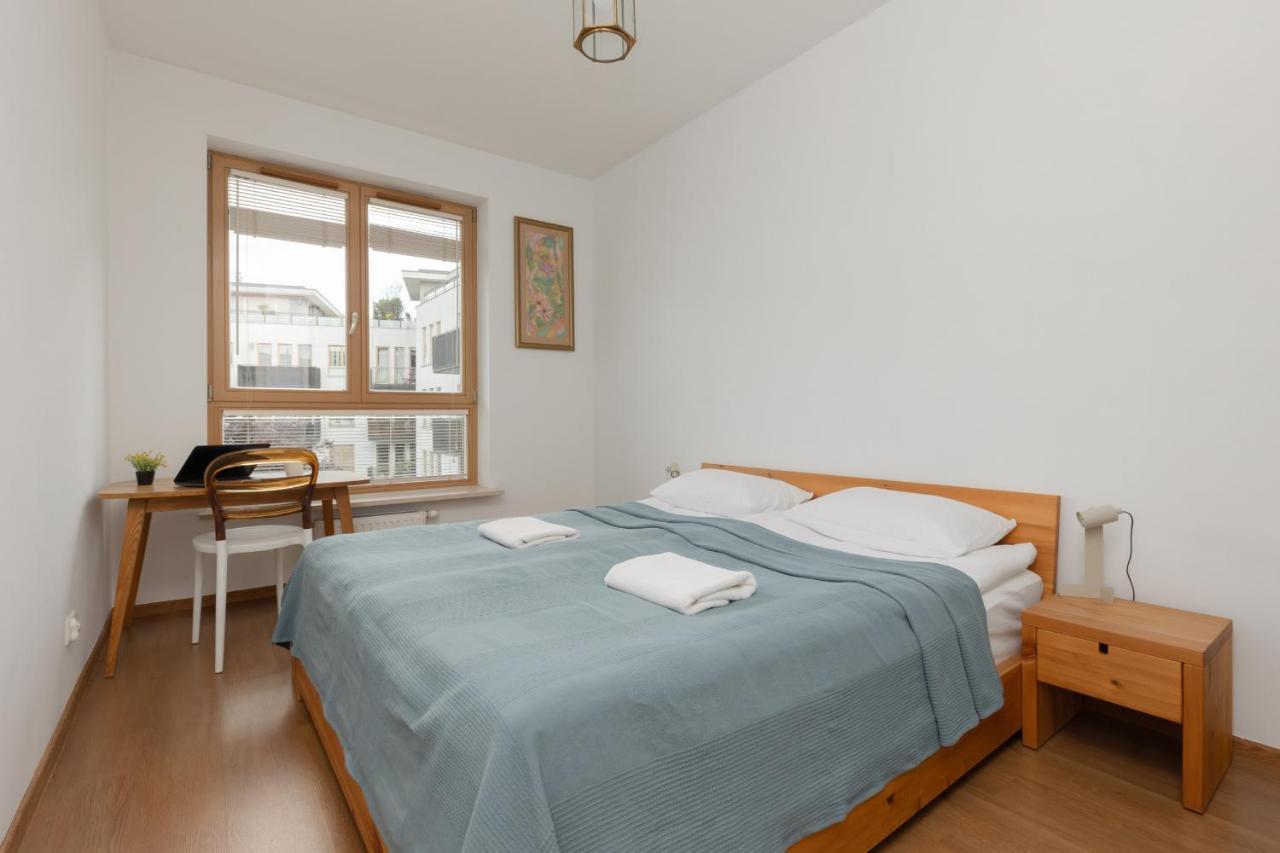 Spacious & Homely With Parking In Wilanow By Renters