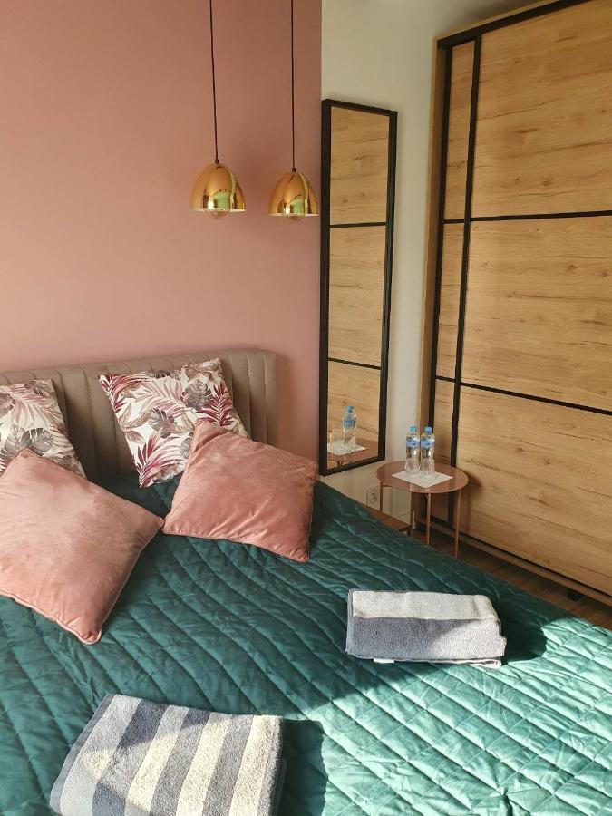 Homestay 3 Pokojowy Lub W Mieszkaniu W Nowym Bloku Warsaw