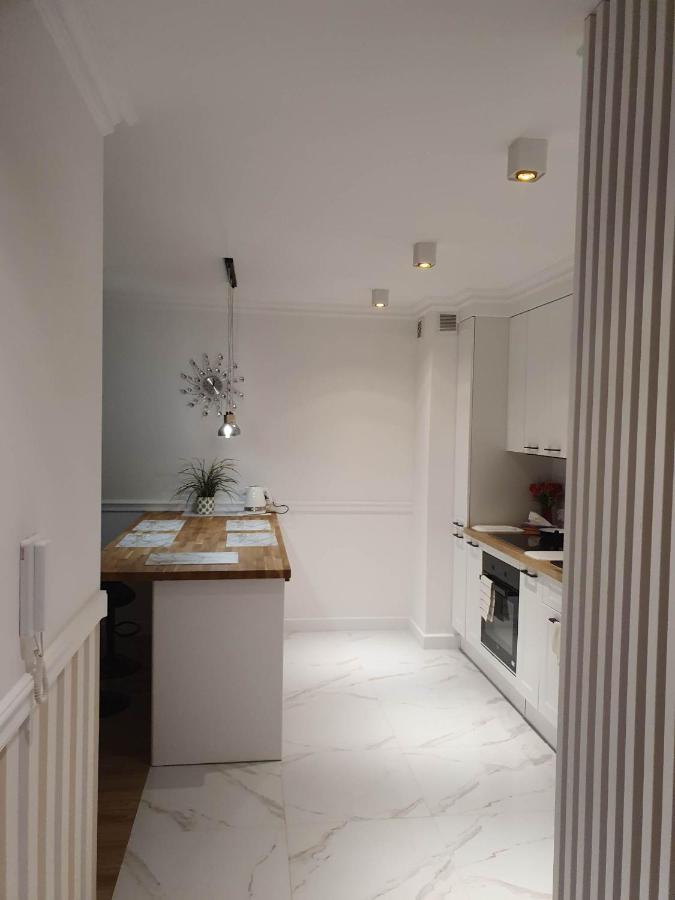 Homestay 3 Pokojowy Lub W Mieszkaniu W Nowym Bloku Warsaw