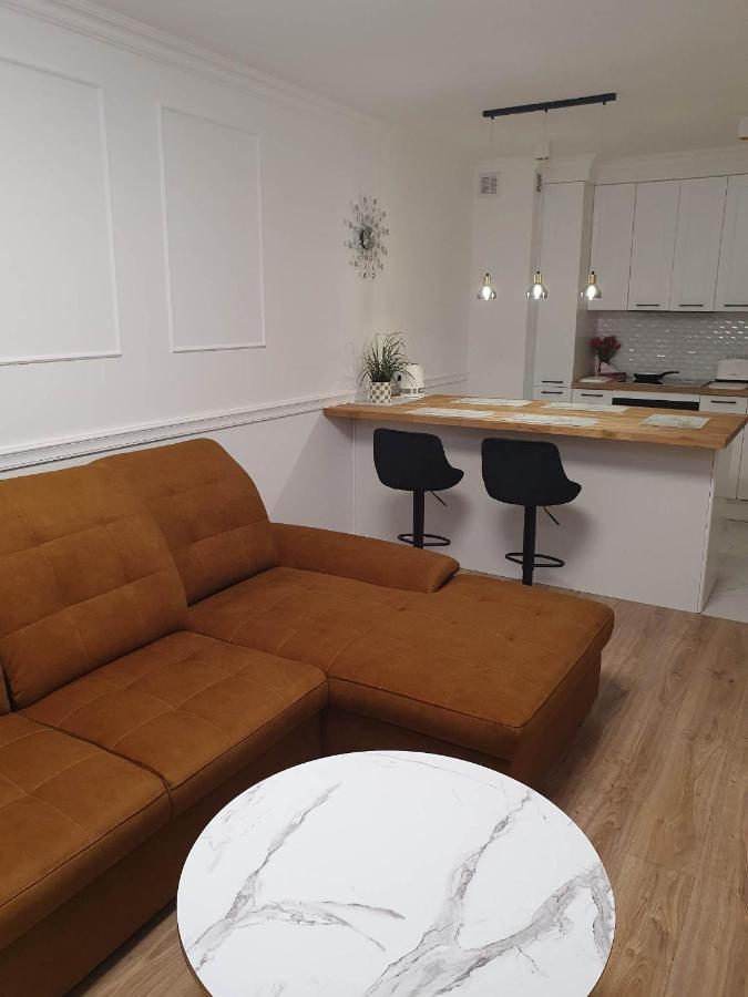 3 Pokojowy Lub W Mieszkaniu W Nowym Bloku Homestay Warsaw
