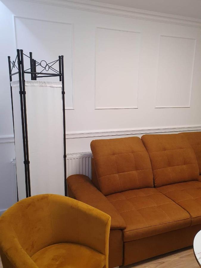 Homestay 3 Pokojowy Lub W Mieszkaniu W Nowym Bloku Warsaw