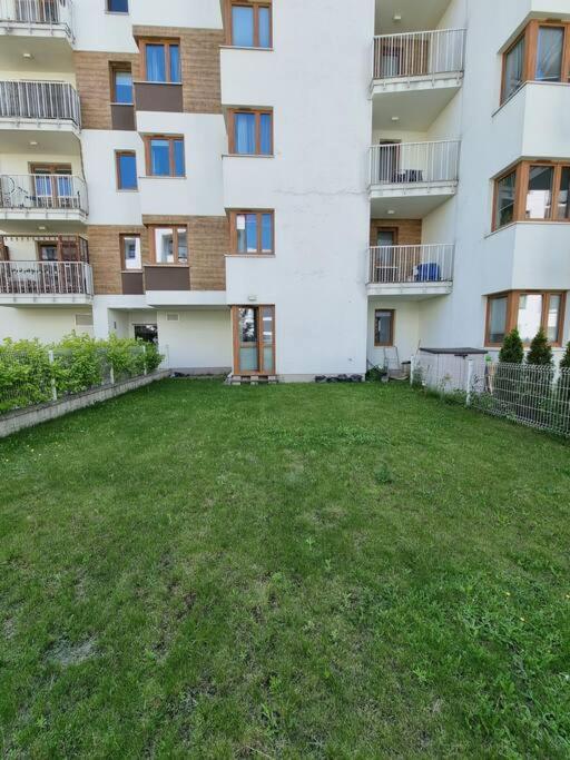 King-size Bed With Garden Apartment *