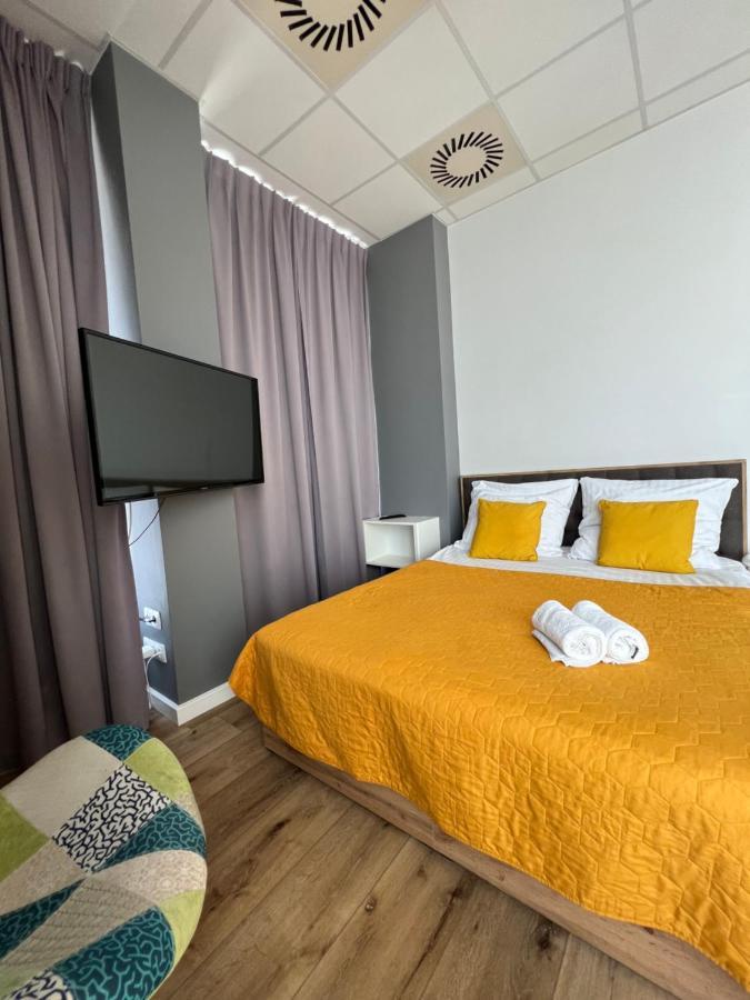 Apart Apartment *
