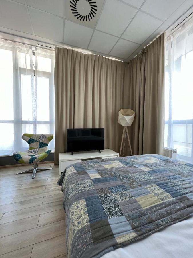 Apart Apartment *
