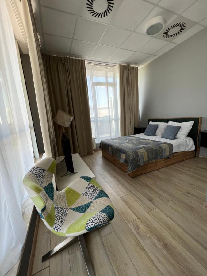 Apart Apartment *