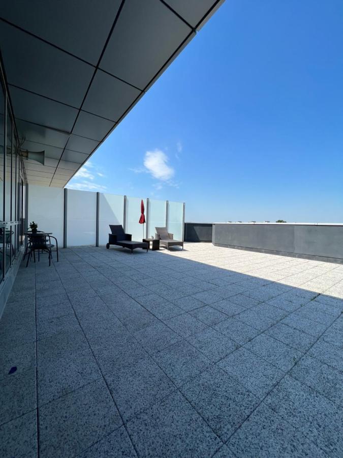 Apart Apartment *