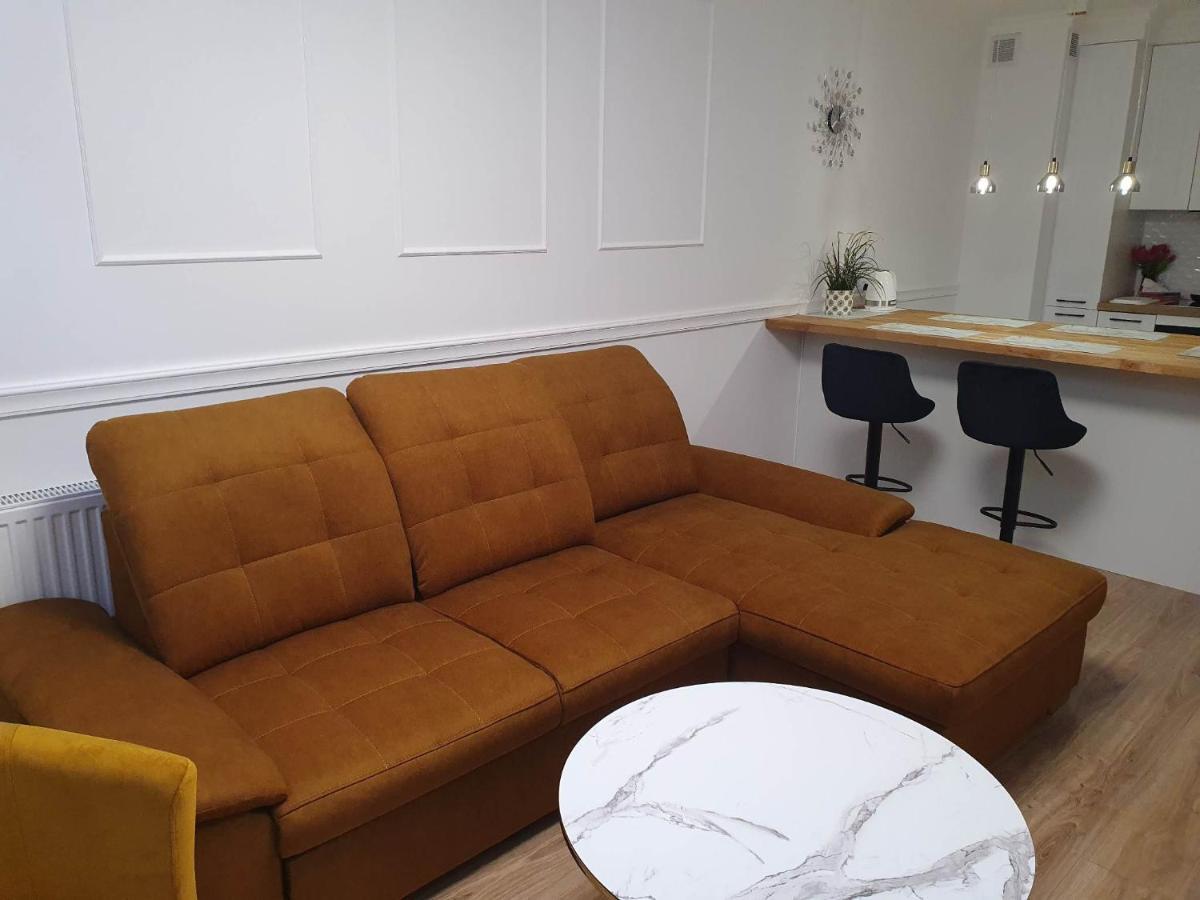 Homestay 3 Pokojowy Lub W Mieszkaniu W Nowym Bloku Warsaw