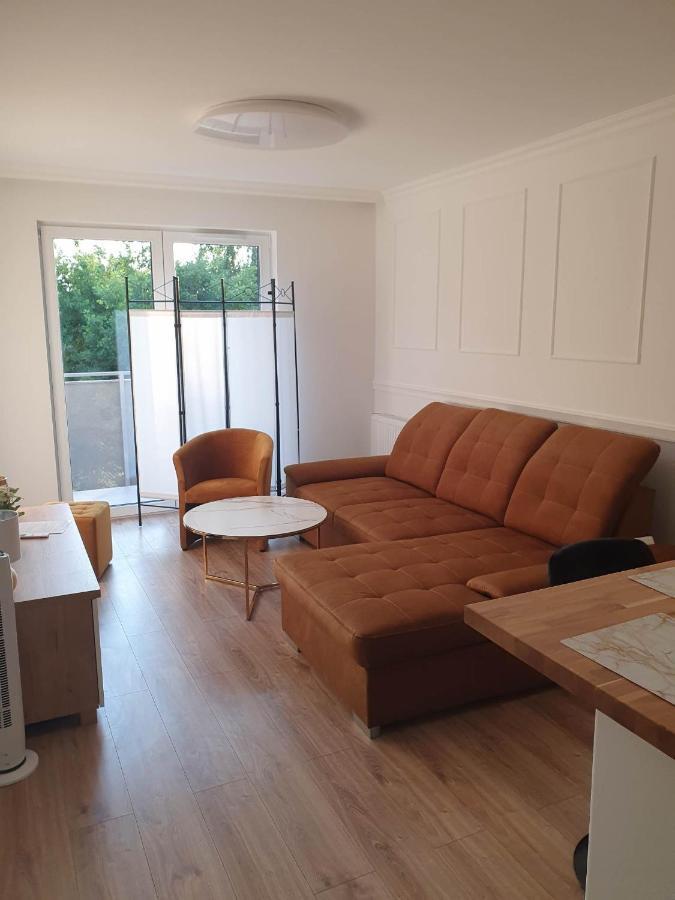Homestay 3 Pokojowy Lub W Mieszkaniu W Nowym Bloku Warsaw