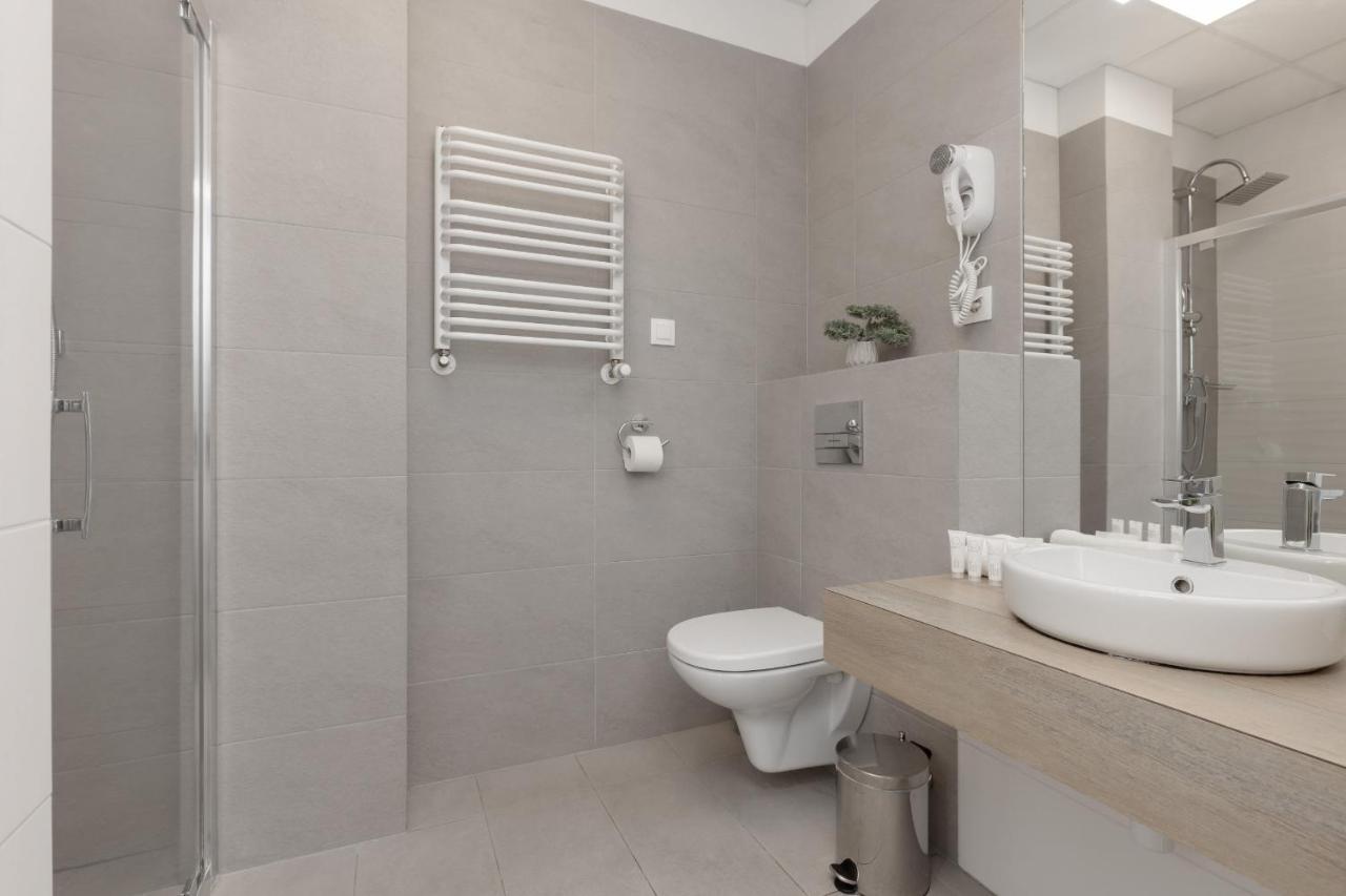 Aleje Jerozolimskie With Parking And Ac By Renters * Warszawa