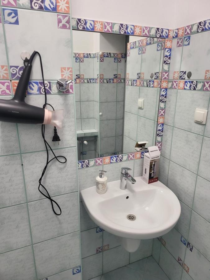 Rooms4rest Wiertnicza - Private For Tourists - Atr Consulting Sp, Z O,o, Warsaw