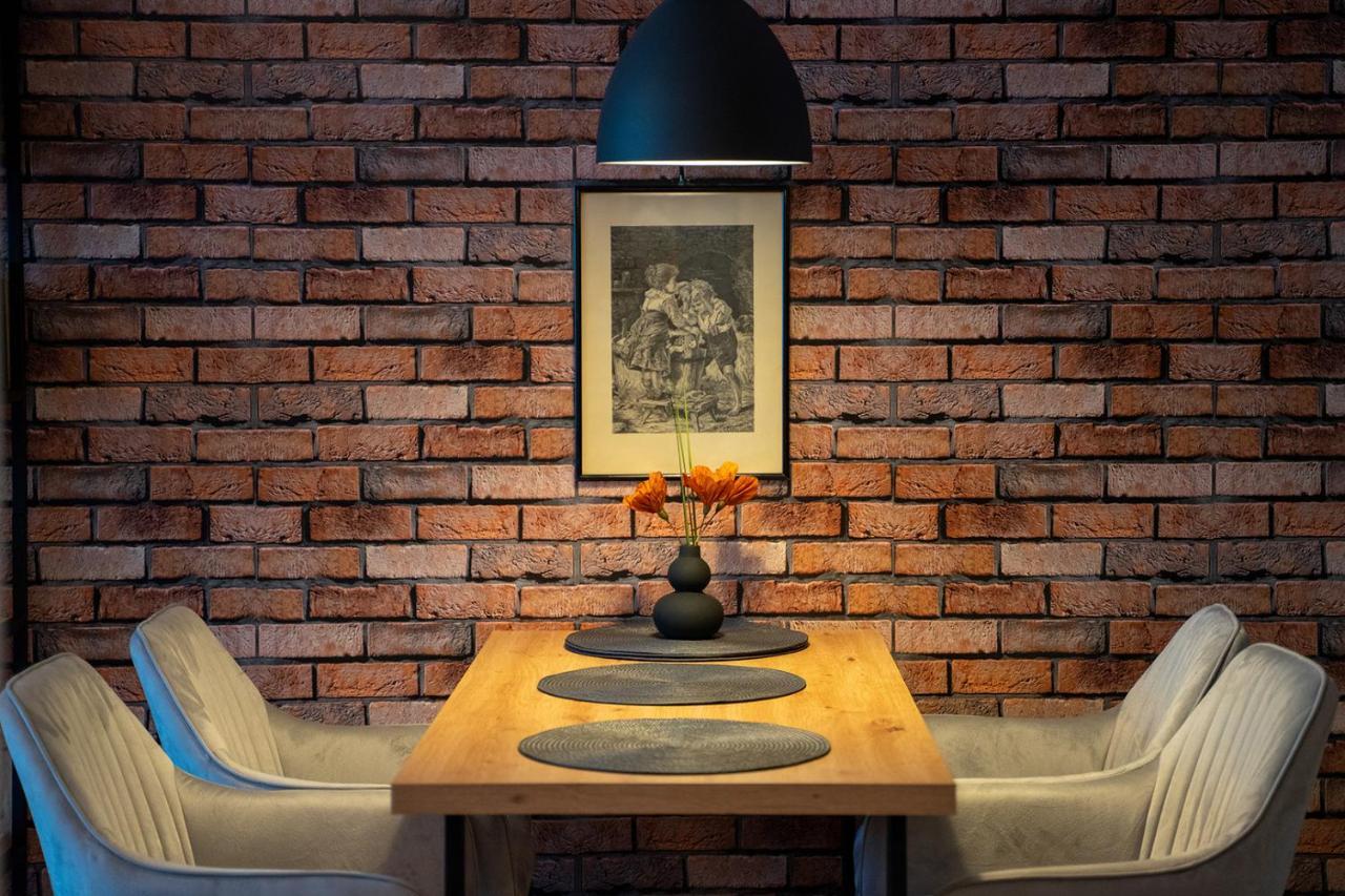 Apartment Grzybowska 9 *