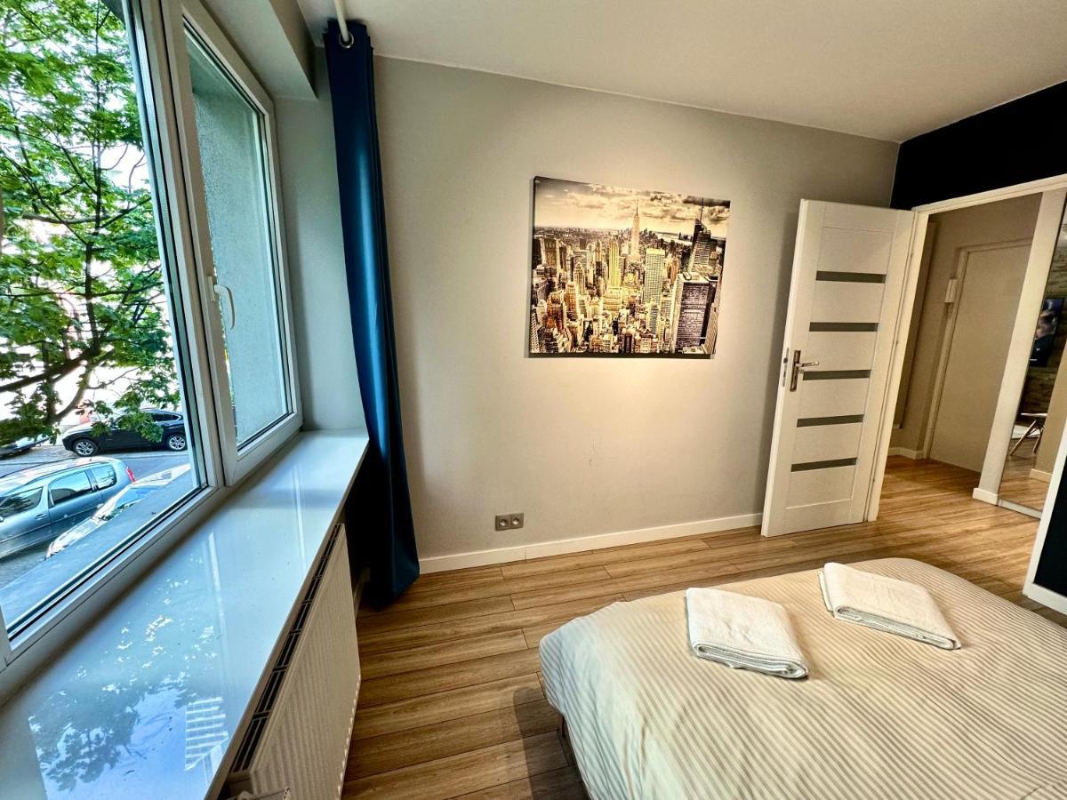 Neon 3 Silence Metro Wifi 85'tv Netflix Hbo Apartment Warsaw