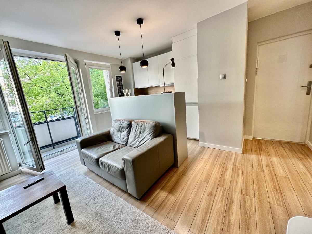 Apartment Neon 3 Silence Metro Wifi 85'tv Netflix Hbo