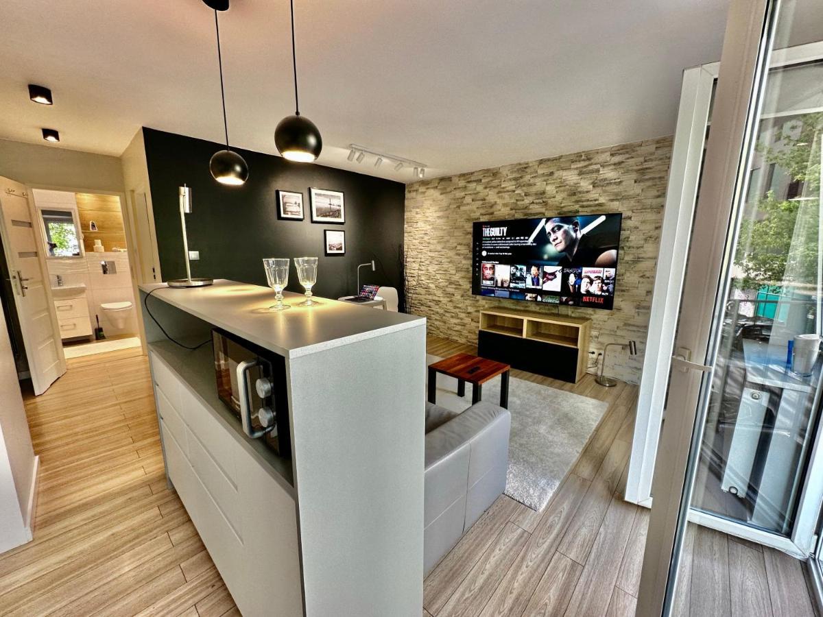 Neon 3 Silence Metro Wifi 85'tv Netflix Hbo Apartment