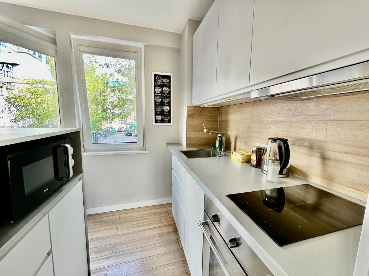 Apartment Neon 3 Silence Metro Wifi 85'tv Netflix Hbo *