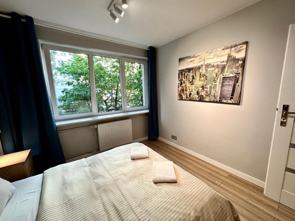 Apartment Neon 3 Silence Metro Wifi 85'tv Netflix Hbo