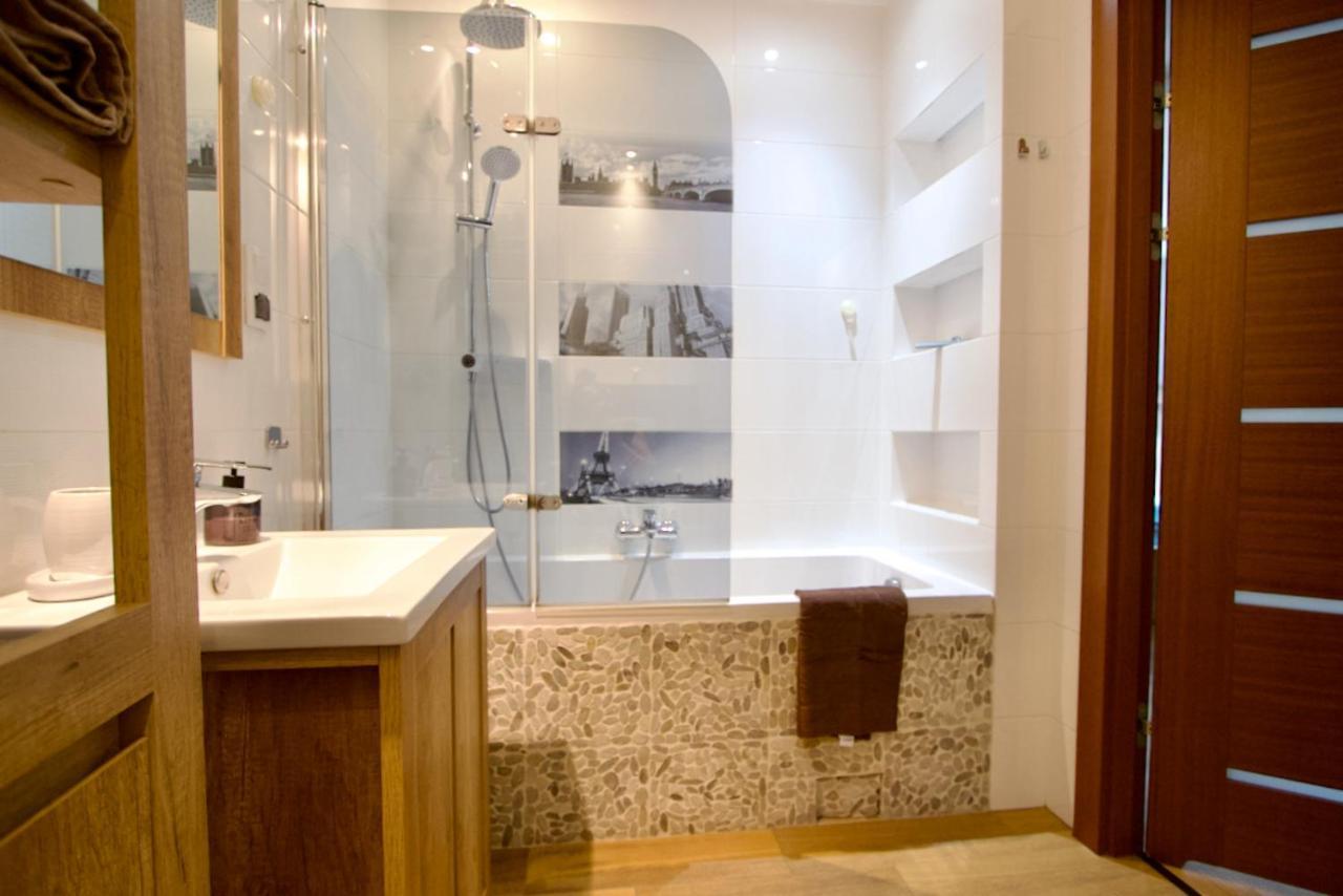 Apartment Mp Rent- 48m, Klimatyzacja, Ogrodek, Parking, Jana Kazimierza, Travellerrevawards2024 *