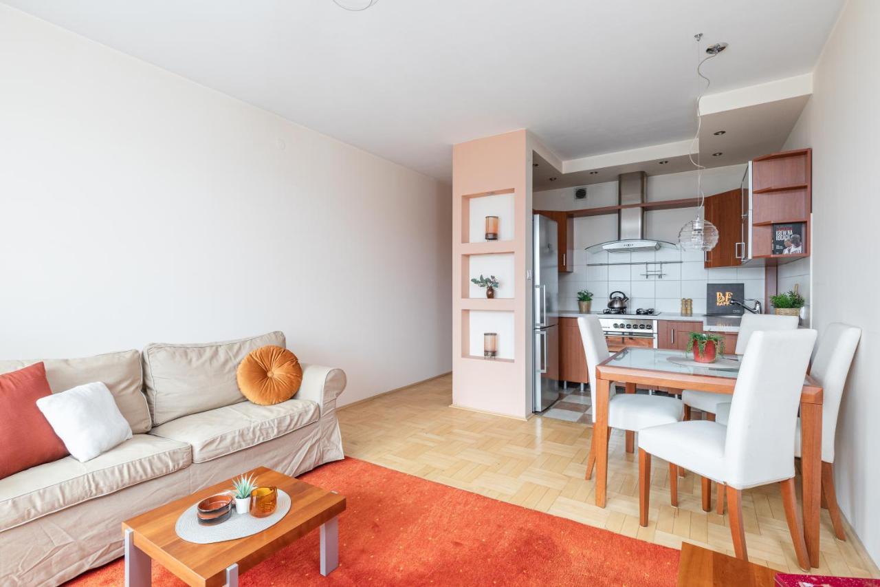 Superapart Dzieci Warszawy 27a *