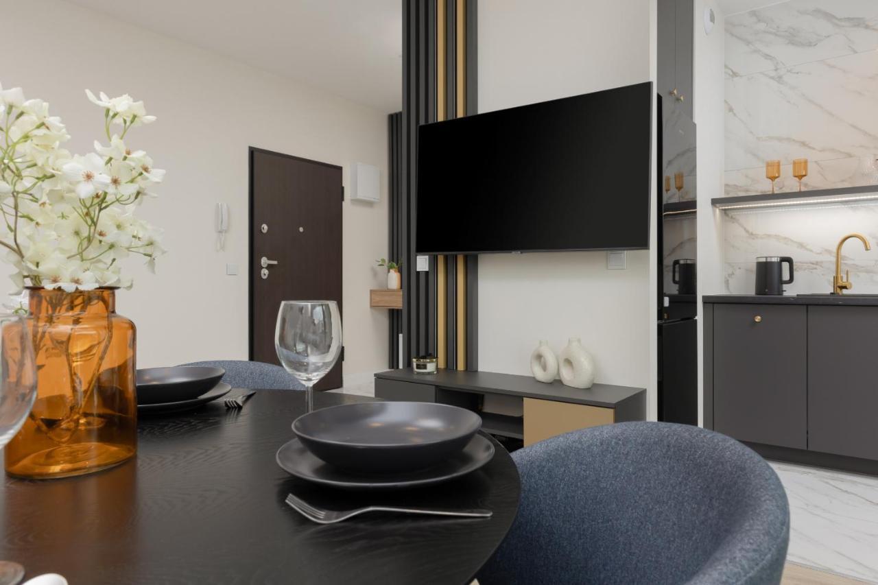 Pozytywny Mokotow With Balcony By Renters Apartment